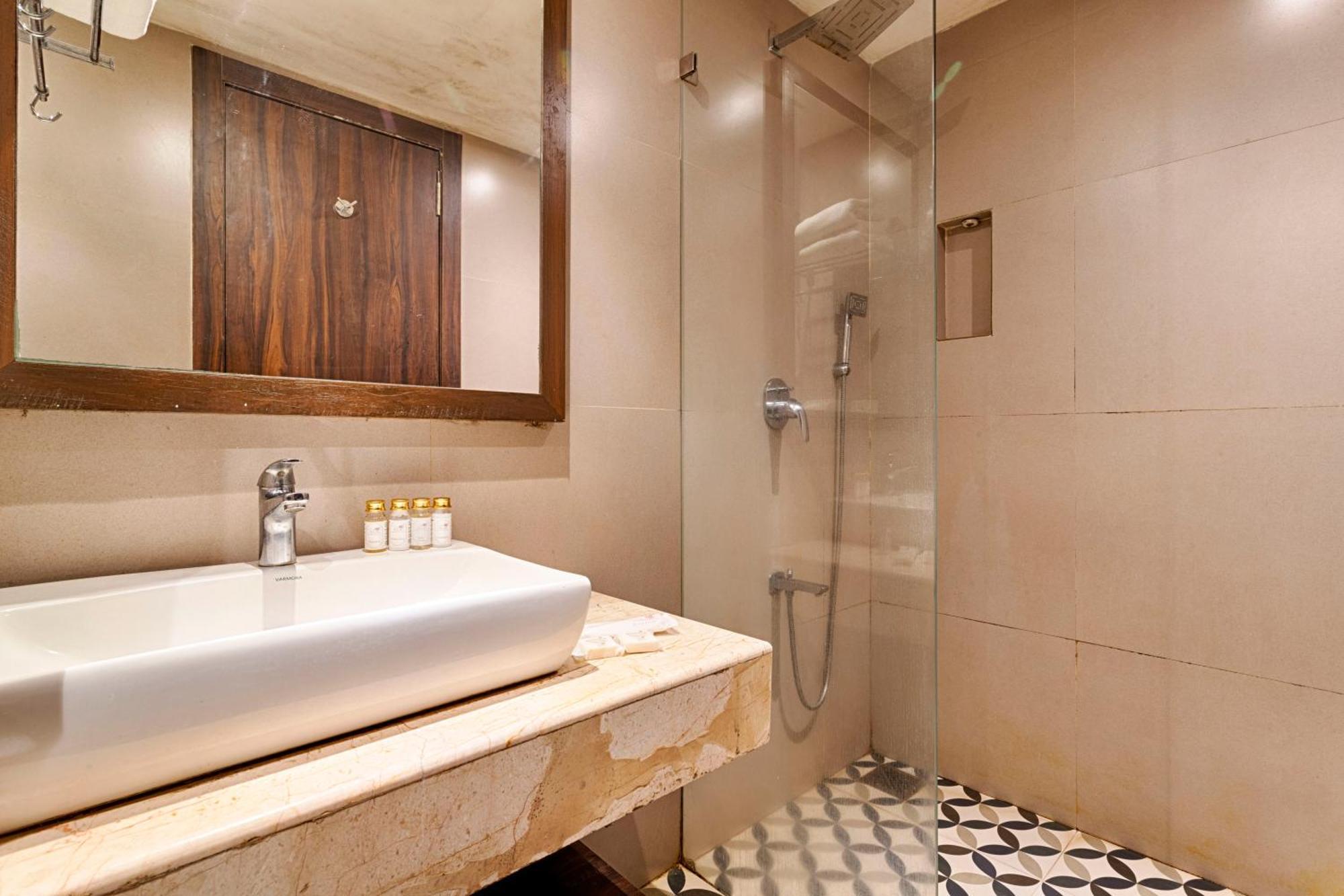Super Deluxe Pool View Room with Balcony (with complimentary Kayaking and 20% off on Massage session)